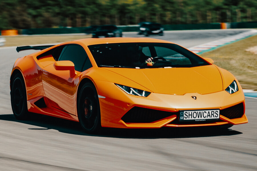 Lamborghini Huracán LP610-4 vs. Ferrari 458 Italia